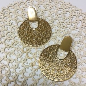 🌸NWOT! Gold Filagree Earrings